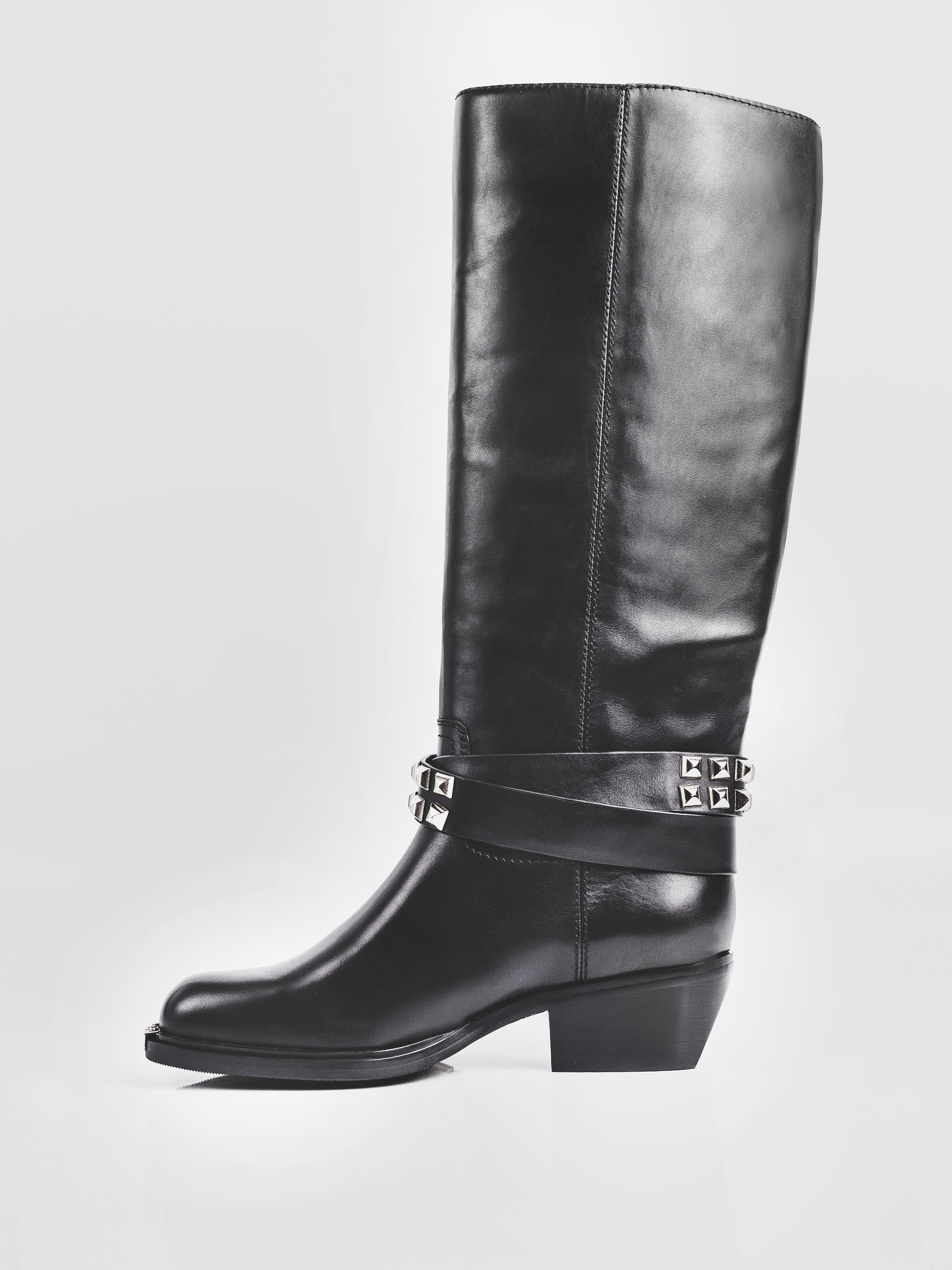 The Lore Leather Boots