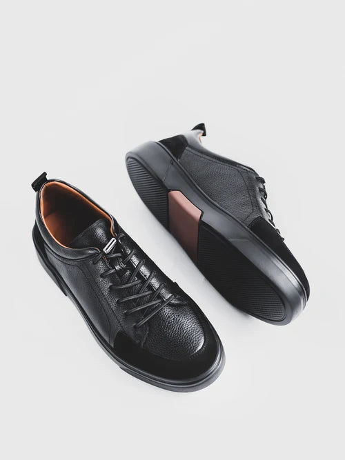 Men's sneakers in black color