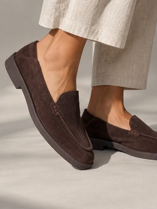 Mocasines de ante color chocolate con pespunte en contraste