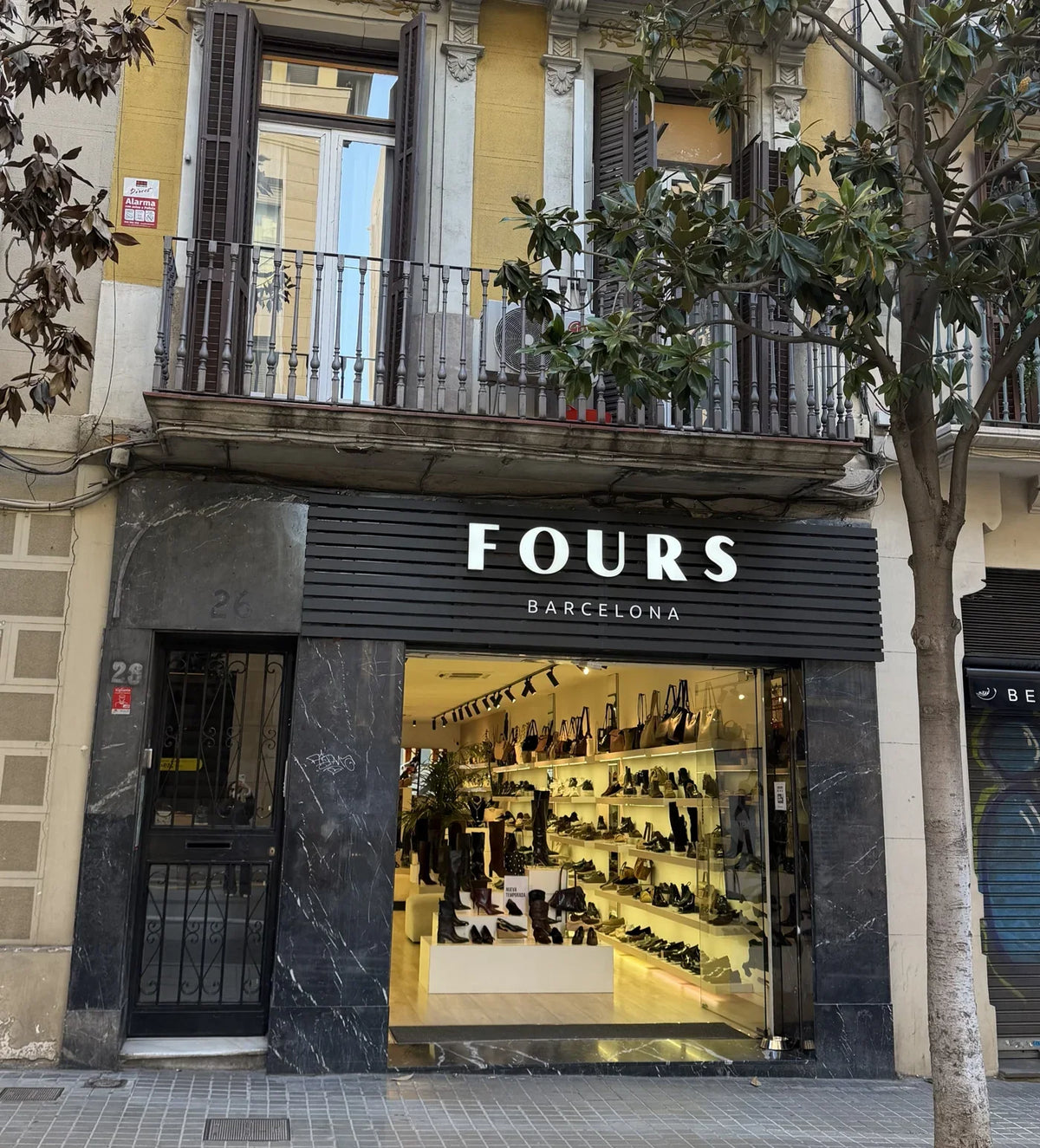 Fours Barcelona shop front, Carrer Gran de Gràcia 26