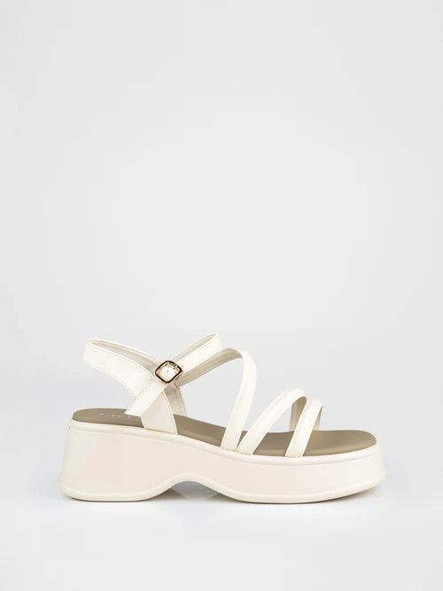 Sandalias de plataforma con tejido en color beige