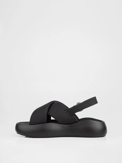 Sandals with a chunky sole in black