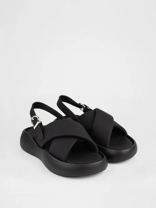 Sandals with a chunky sole in black