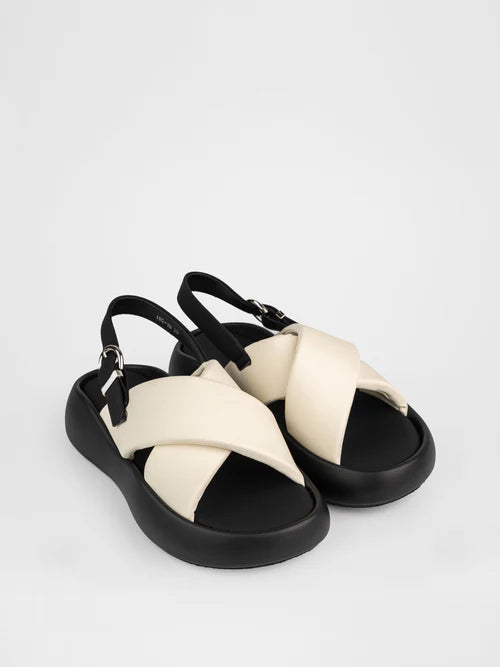 Sandalias de suela gruesa en color leche