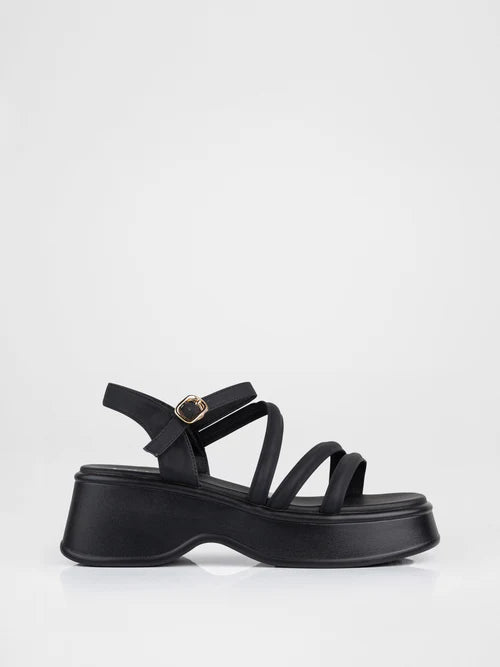 Sandalias de plataforma con tejido en color negro