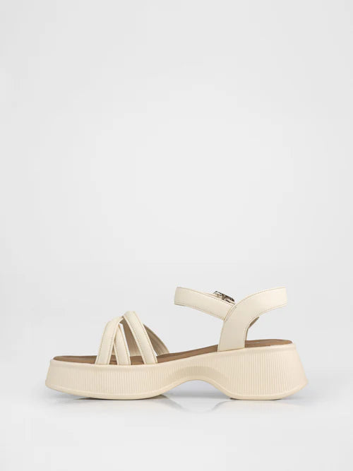 Sandalias de plataforma con entrelazado en color beige