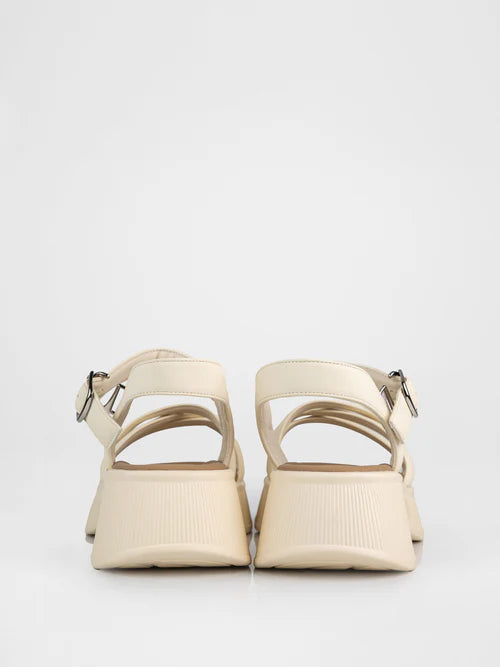 Sandalias de plataforma con entrelazado en color beige