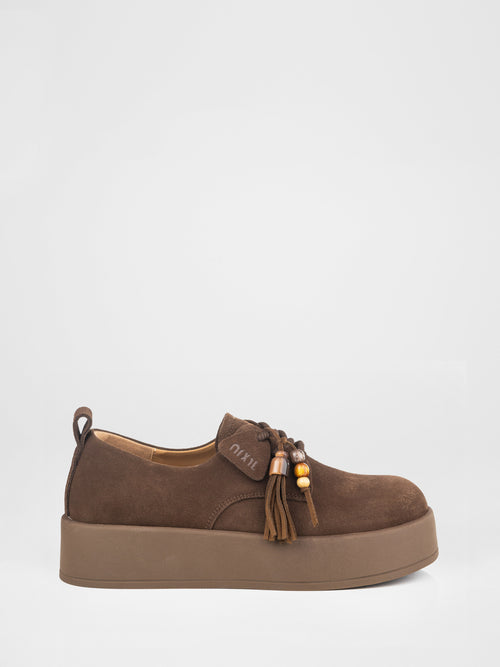 Mocasines de ante marrón con borlas y plataforma