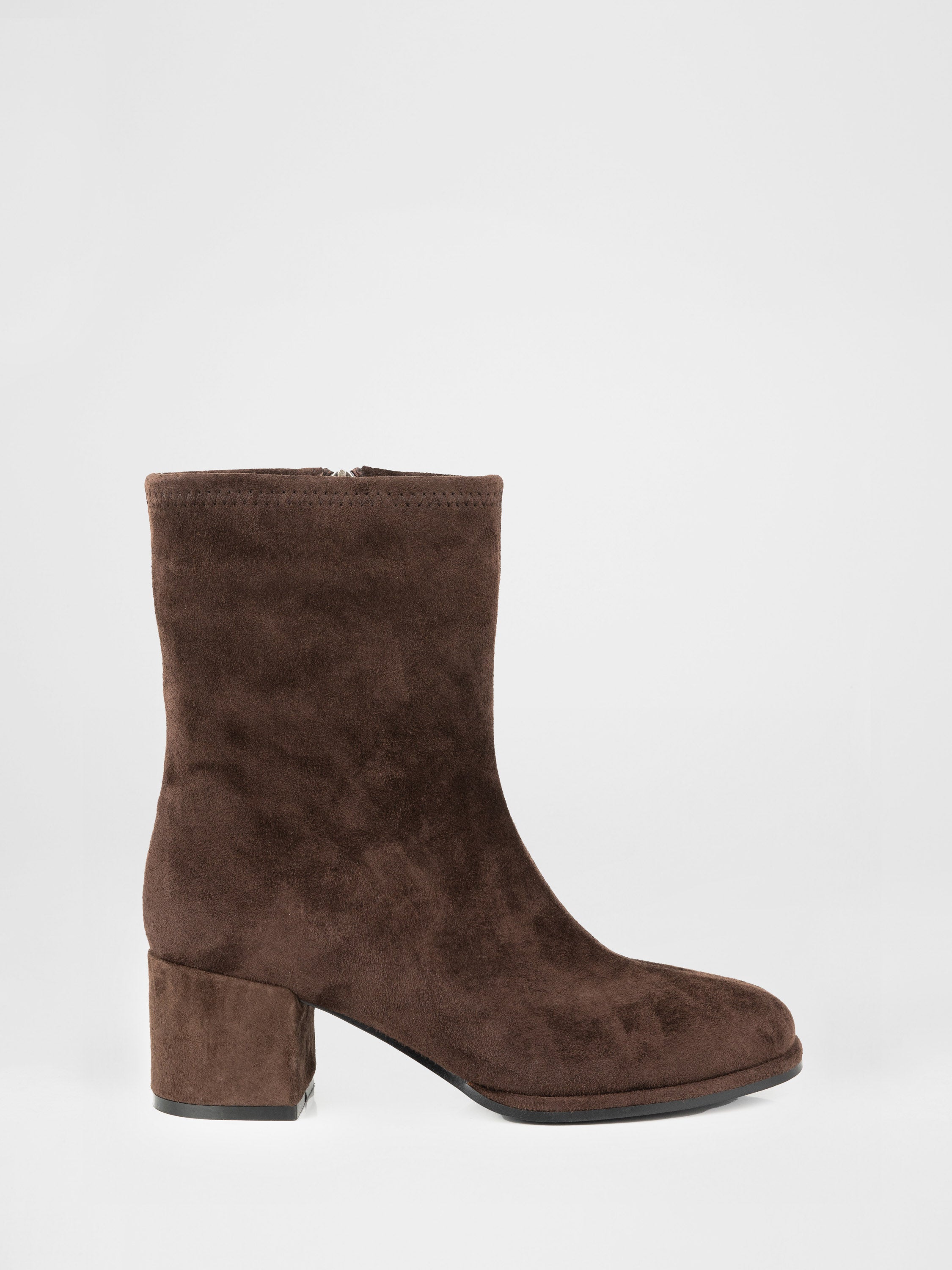 Suede ankle boots in brown color