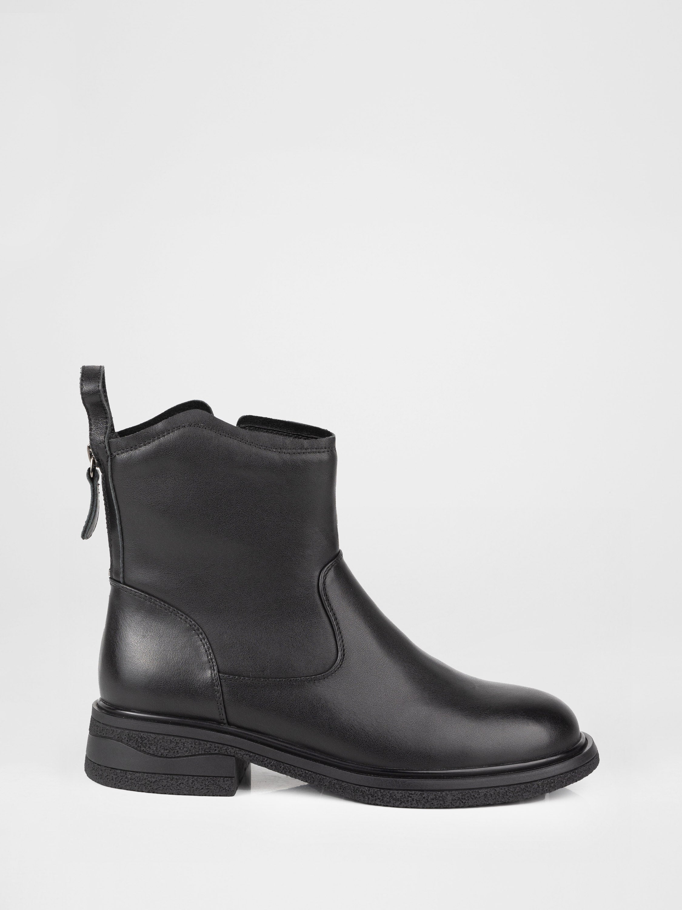 Leather ankle boots in black