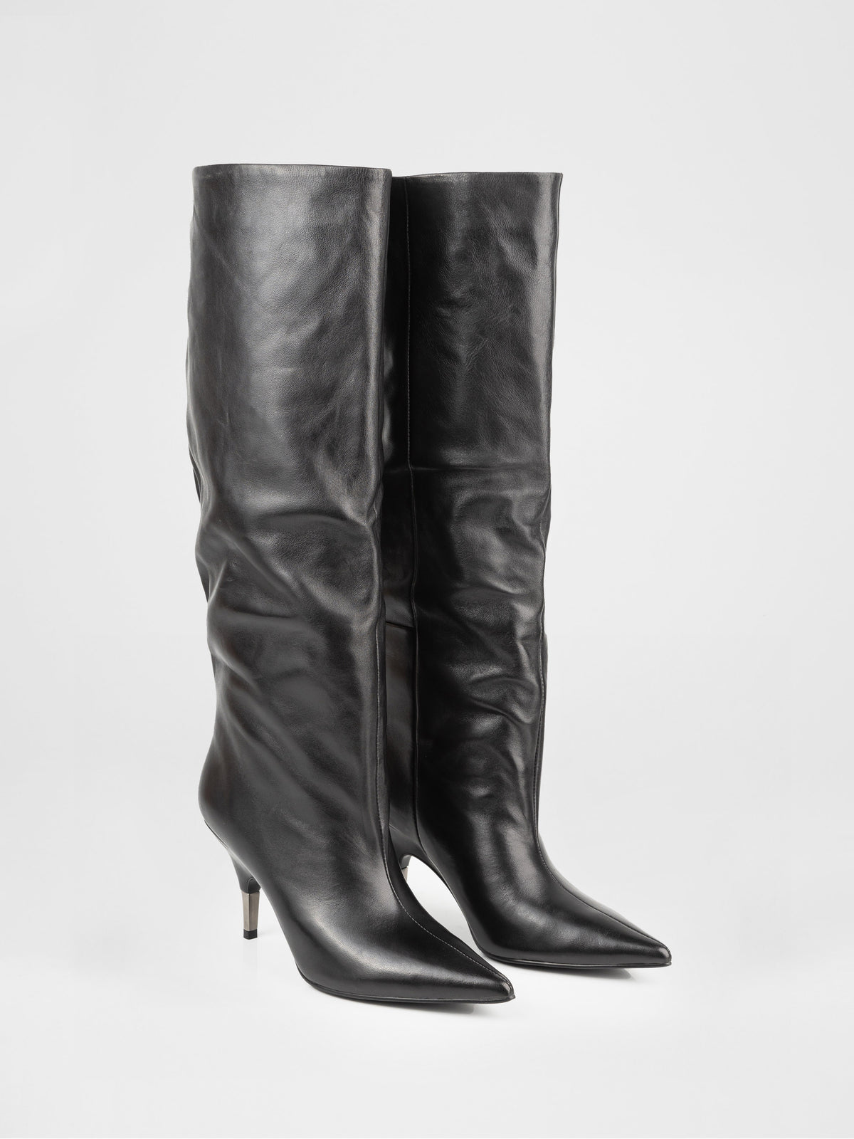 Botas altas drapeadas de piel negra