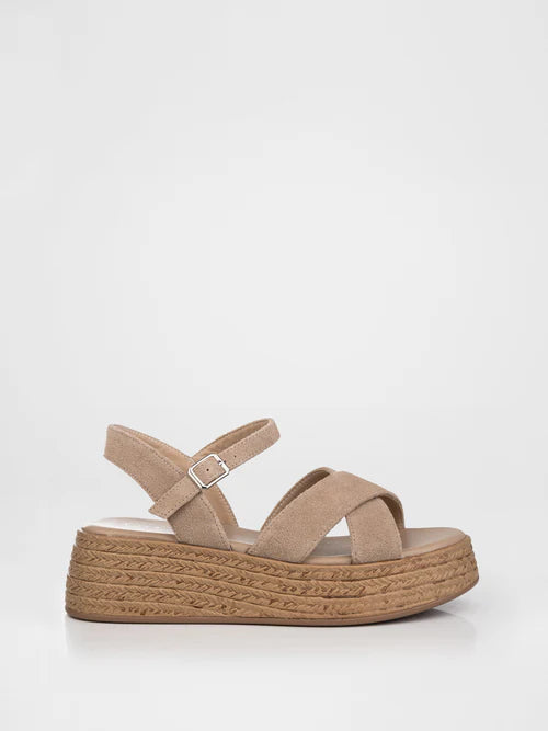 Sandalias de plataforma tejidas en beige