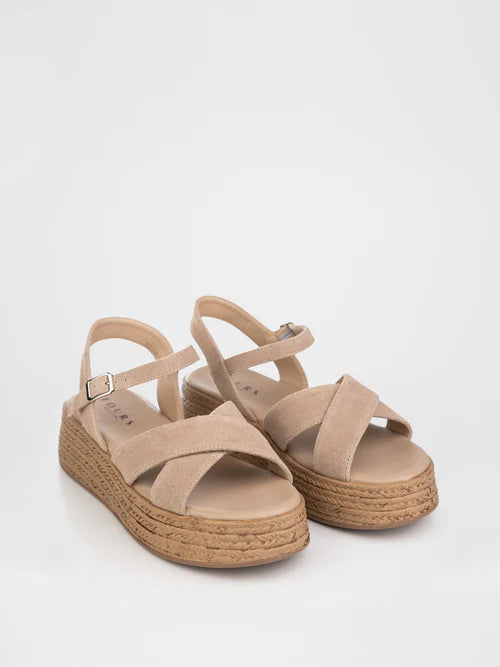 Sandalias de plataforma tejidas en beige