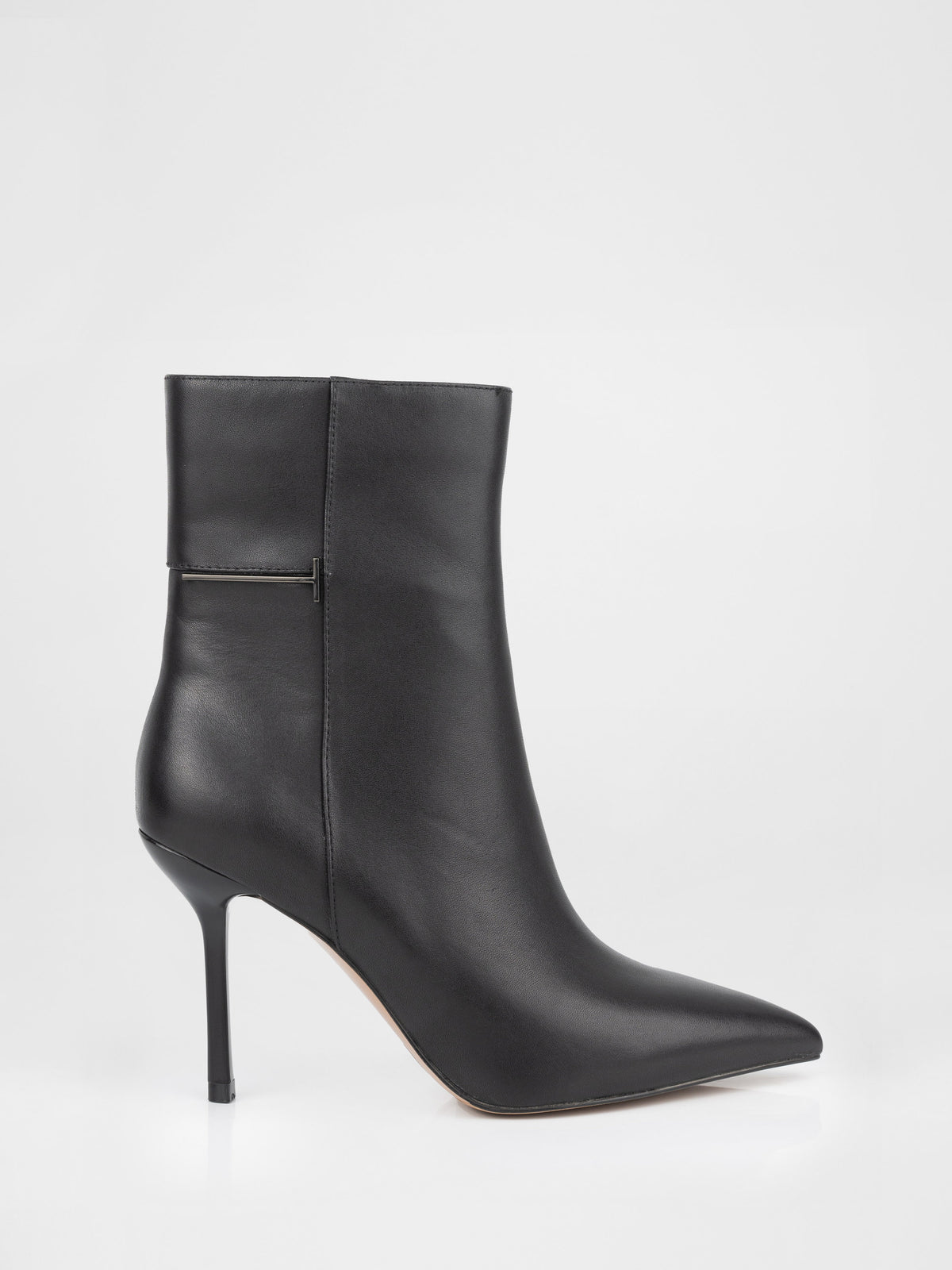 Botines de tacón de aguja de piel negra