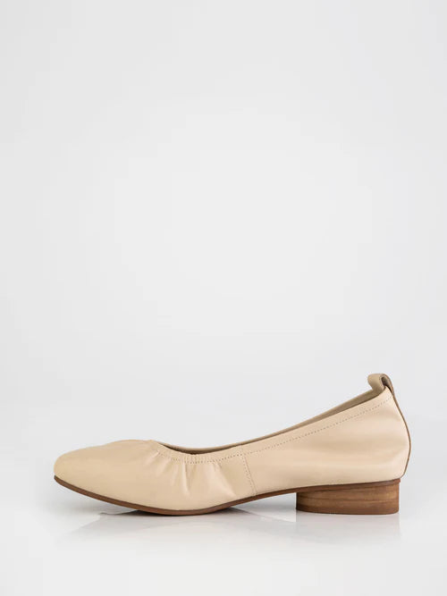 Bailarinas de piel en color beige