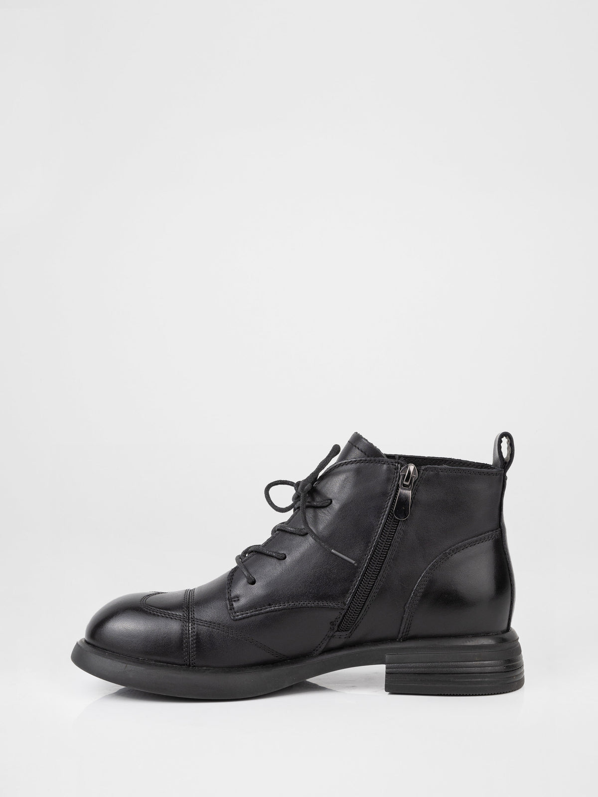 Botines con cordones de piel negra