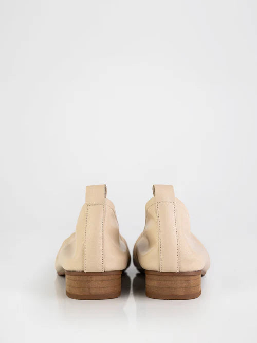 Bailarinas de piel en color beige