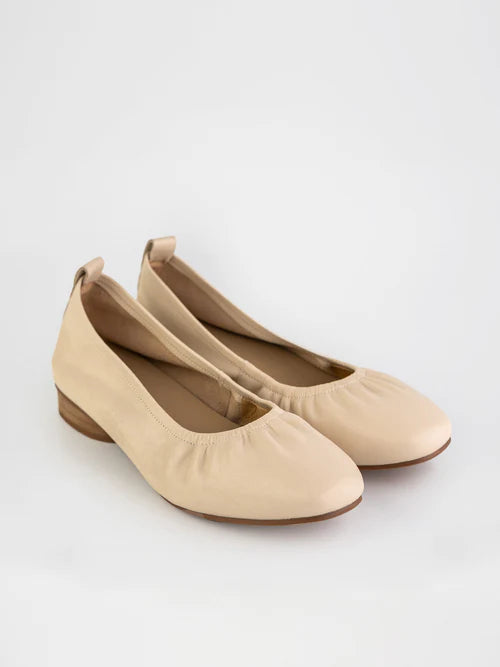 Bailarinas de piel en color beige