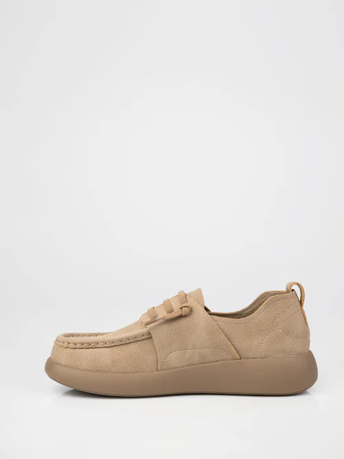 Mocasines con cordones en color beige