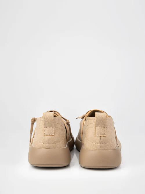 Mocasines con cordones en color beige