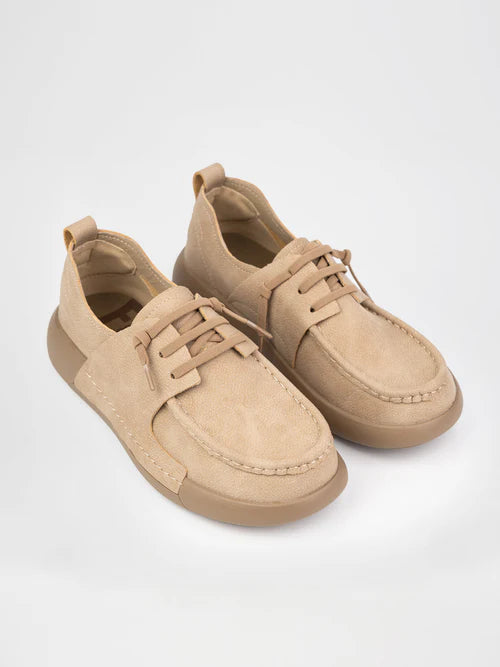 Mocasines con cordones en color beige