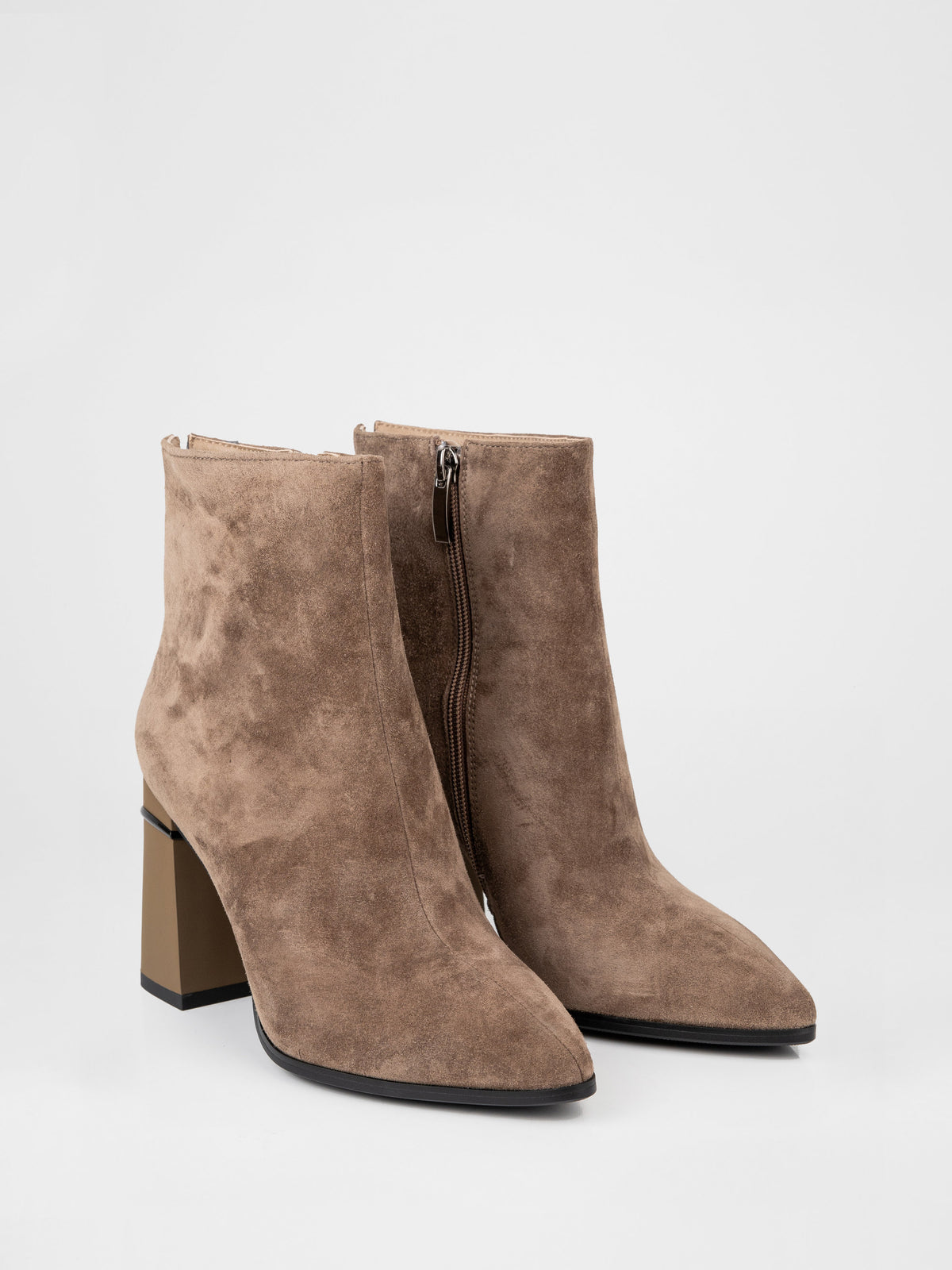Botines de ante beige con tacón geométrico