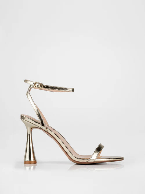 Sandalias de tacón alto en dorado