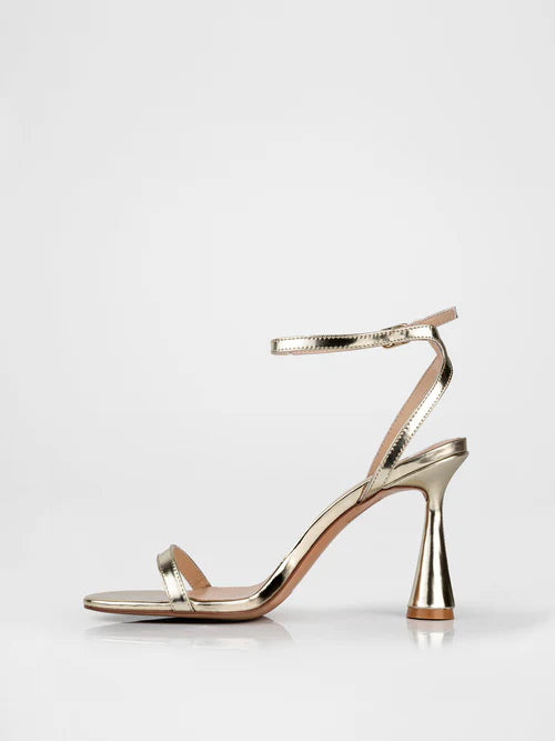 Sandalias de tacón alto en dorado