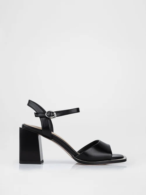 Sandalias de tacón en forma de color negro