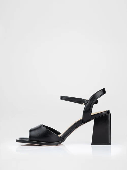 Sandalias de tacón en forma de color negro
