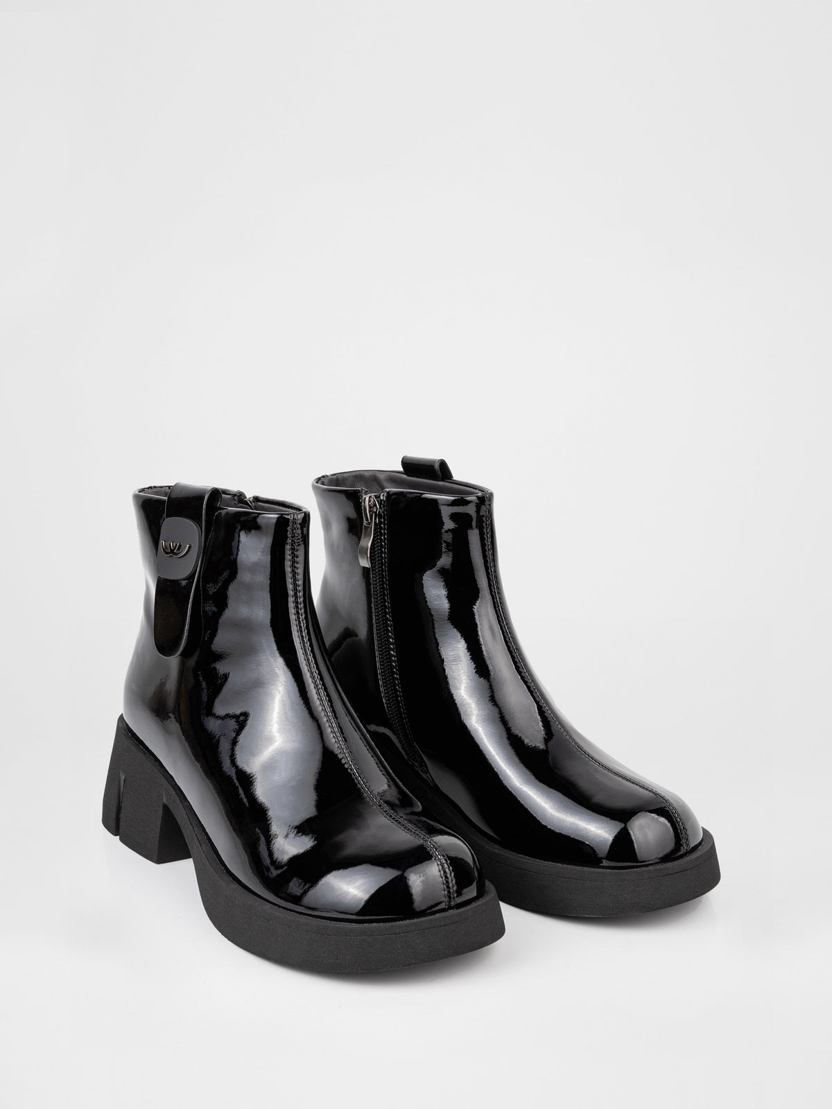Botines de plataforma de charol negro