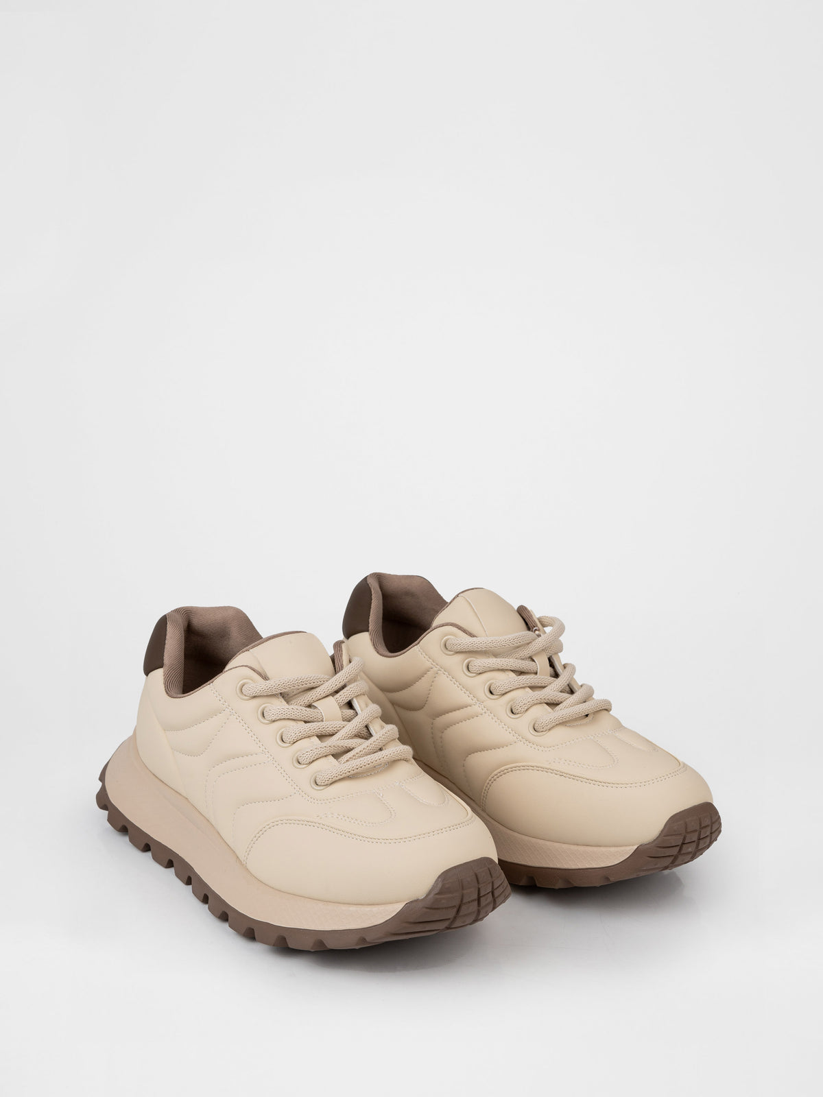 Zapatillas de suela gruesa de piel color crema