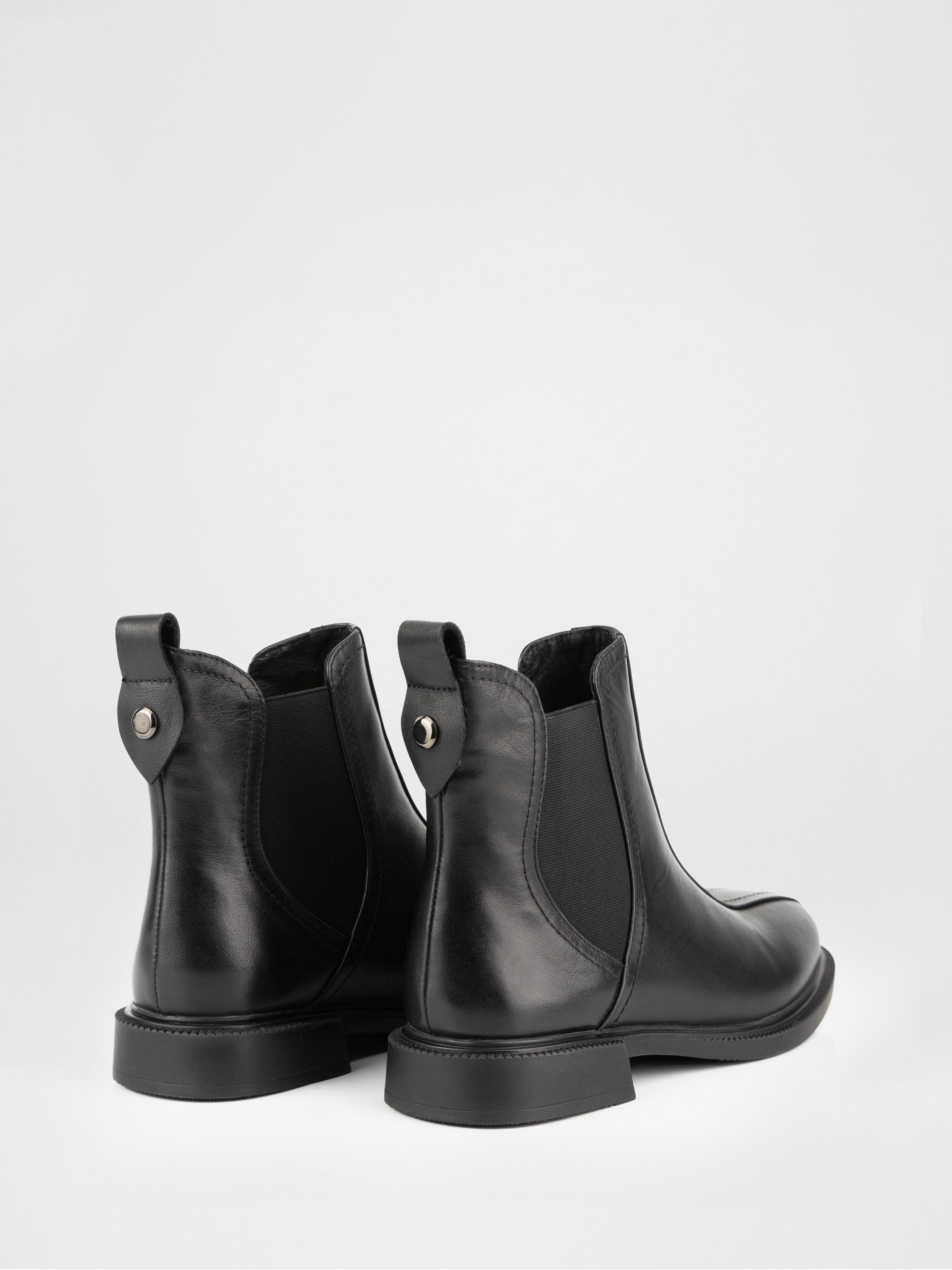 Leather Chelsea boots in black
