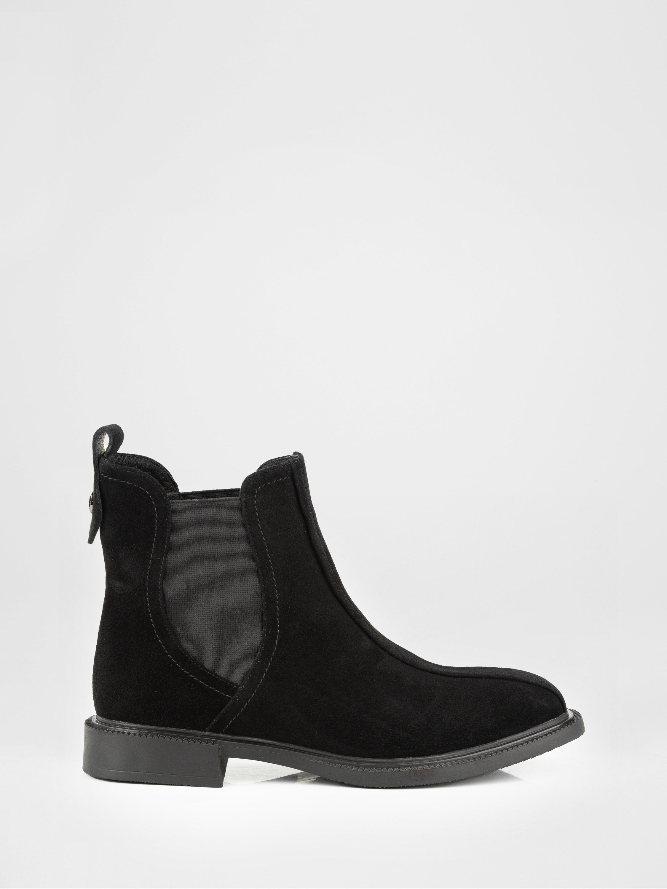 Chelsea boots in black