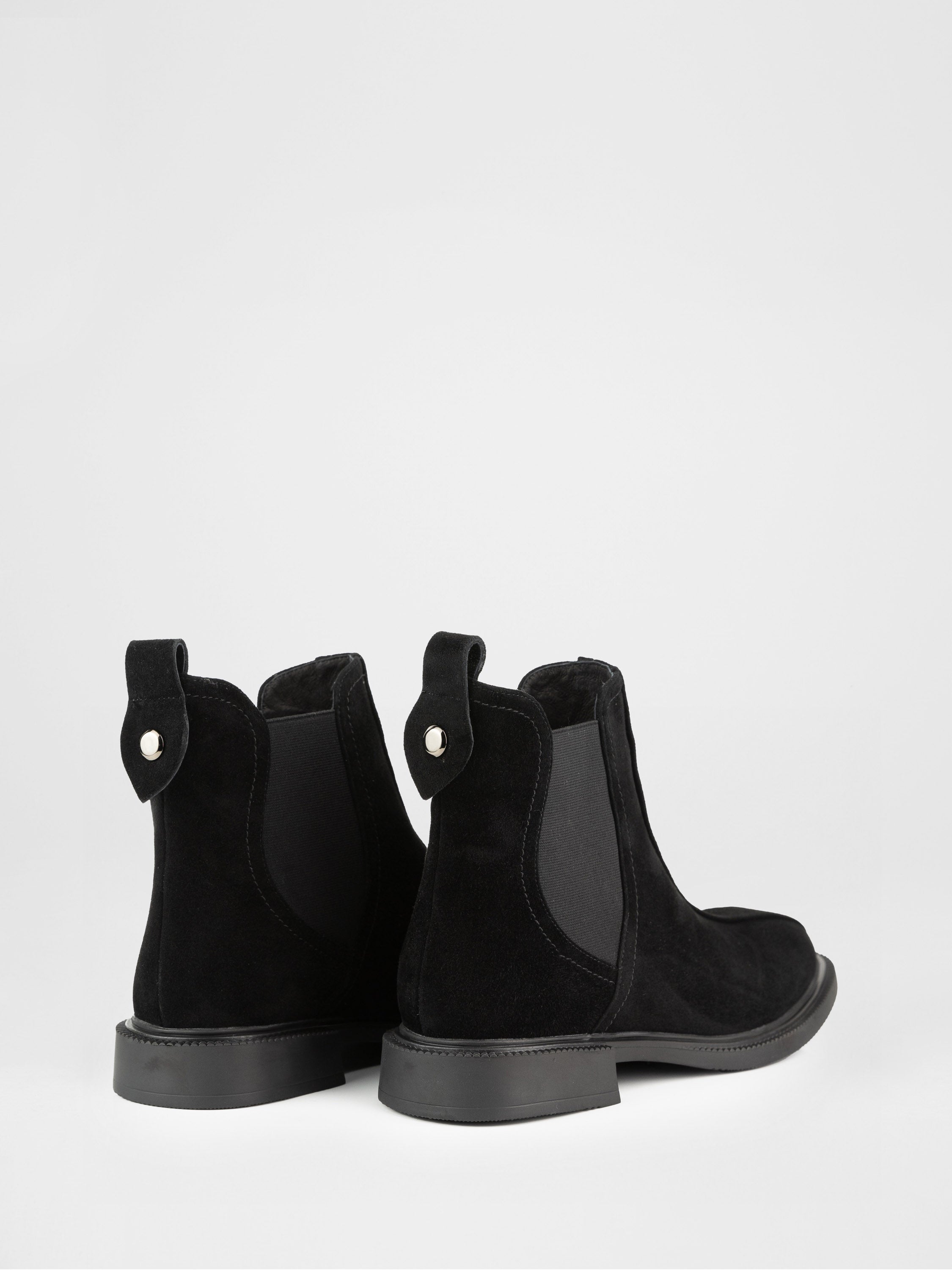 Chelsea boots in black