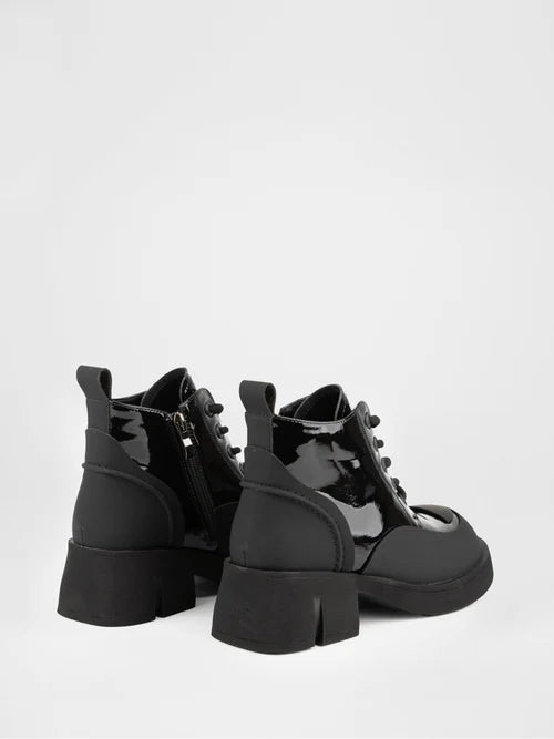 Lace-up boots in black