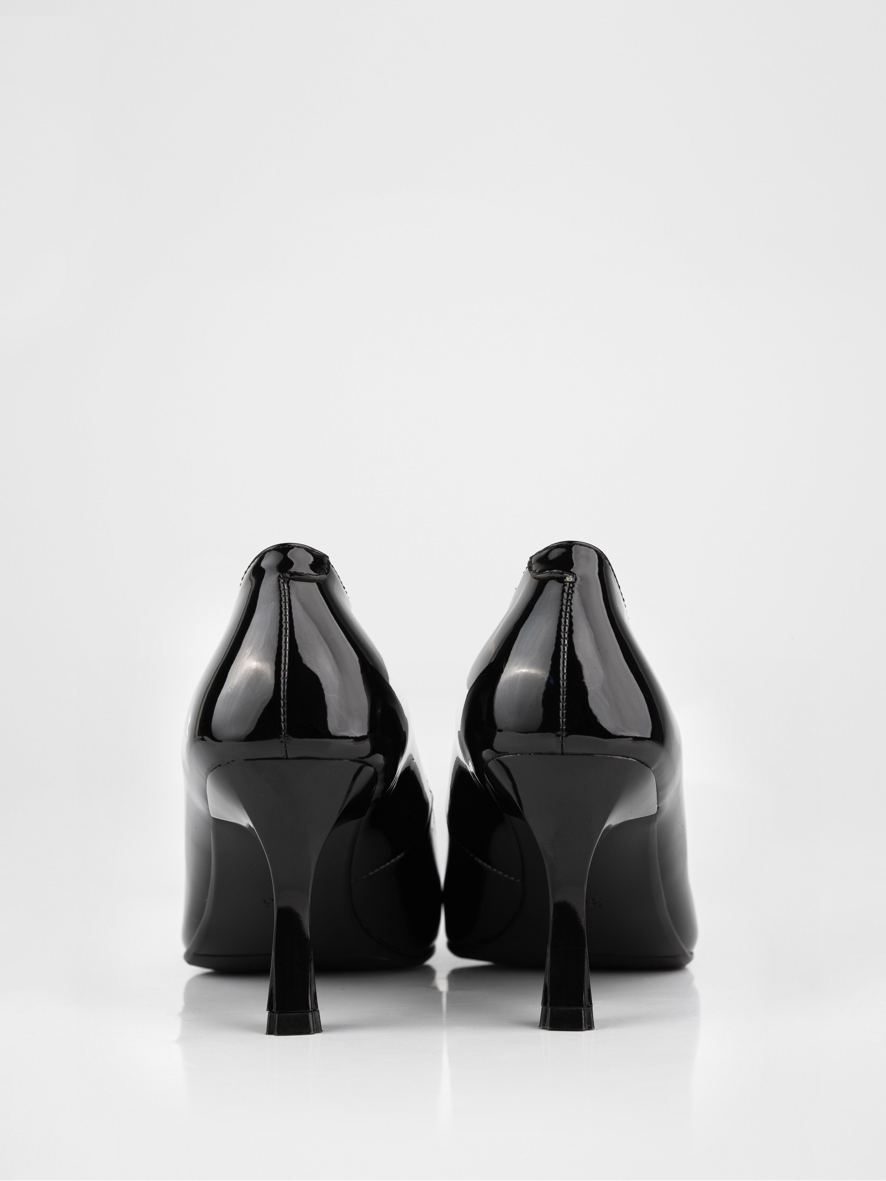 Black patent leather pumps