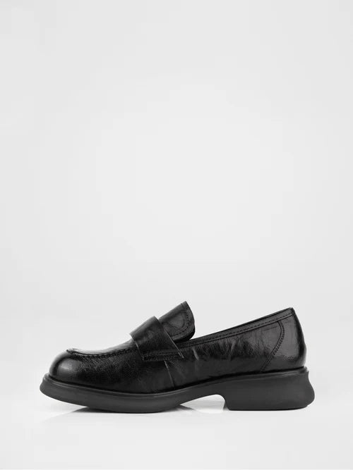 Leather loafers in black