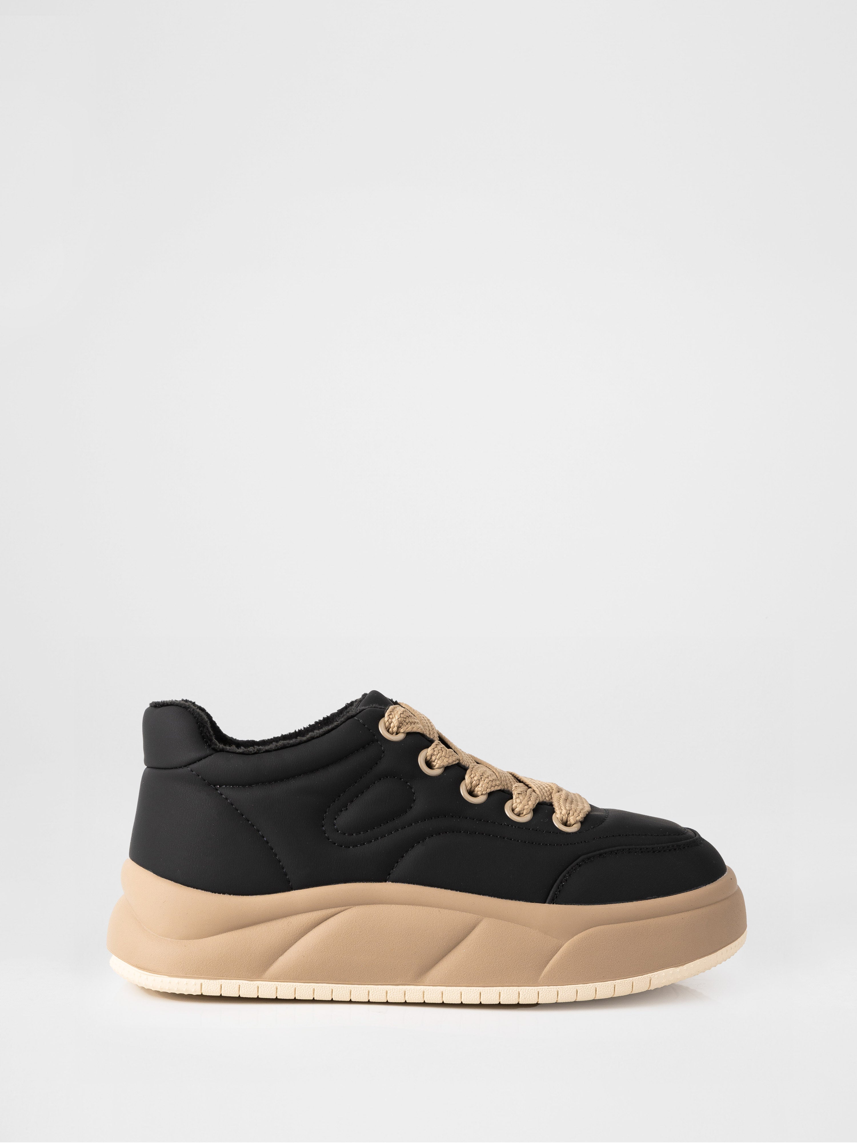 Black sneakers with contrasting sole