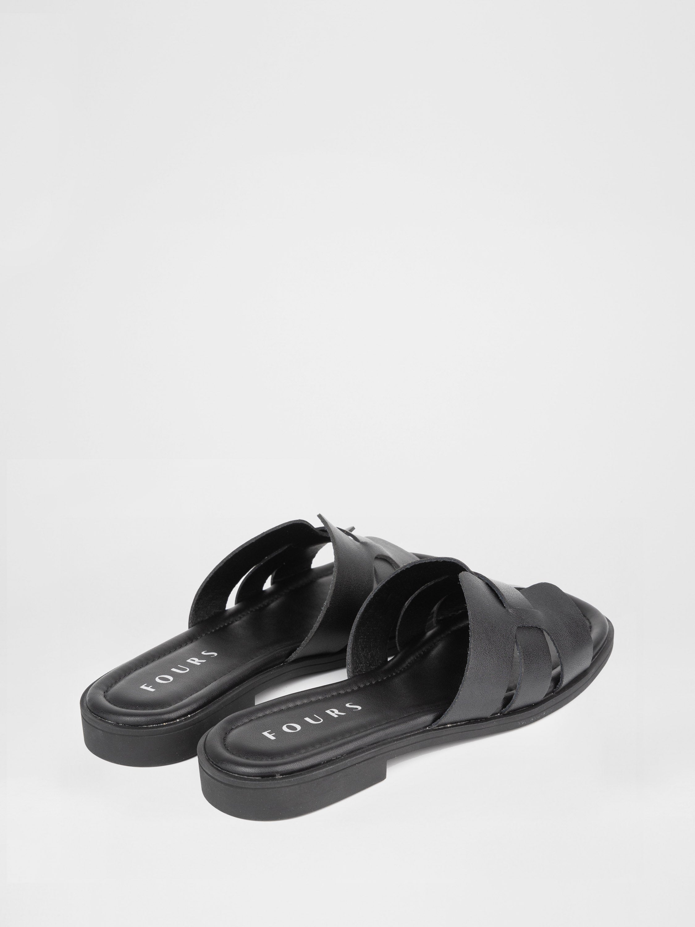 Natural leather clogs in black color
