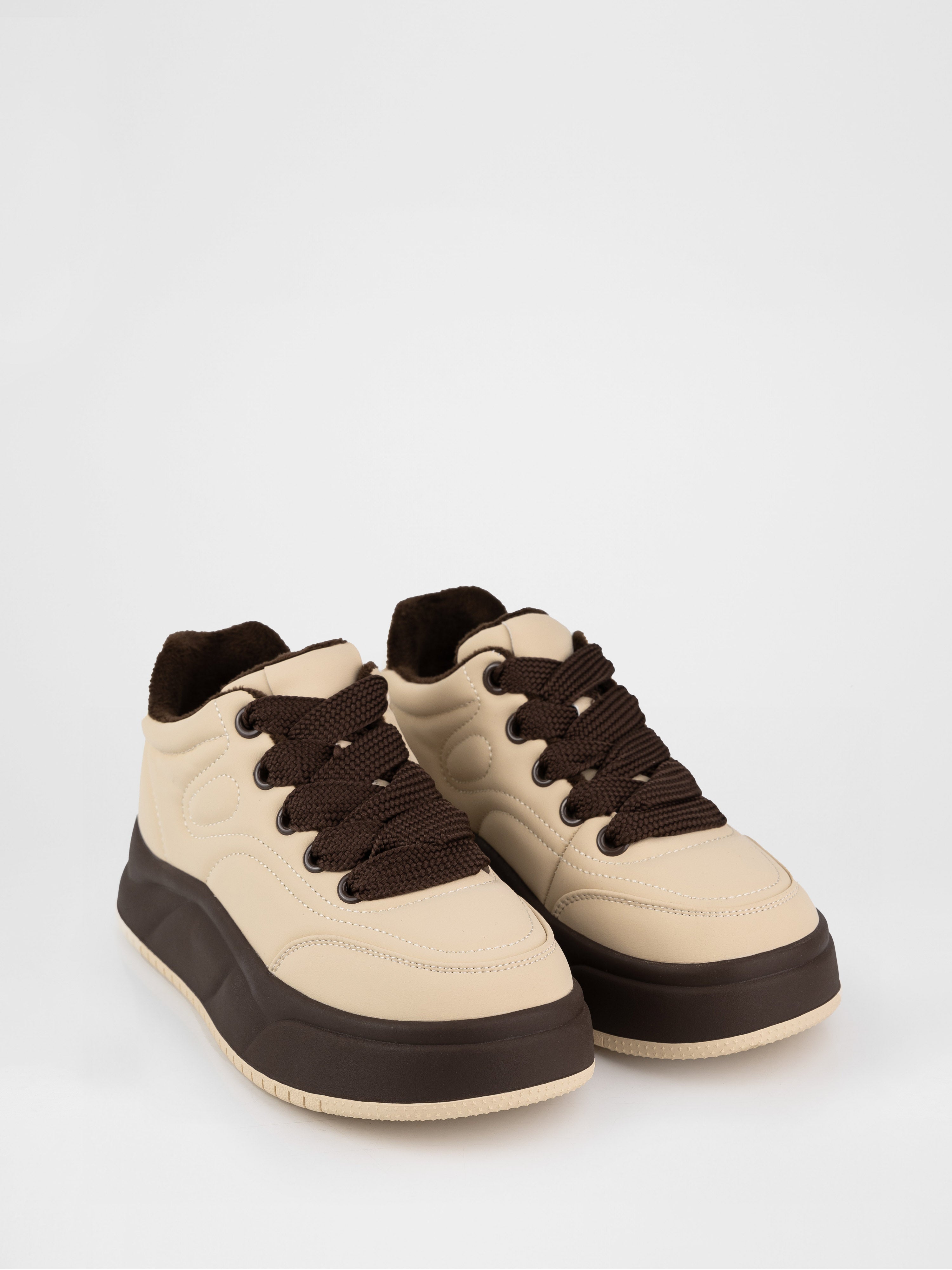 Sneakers in milky color with contrasting sole