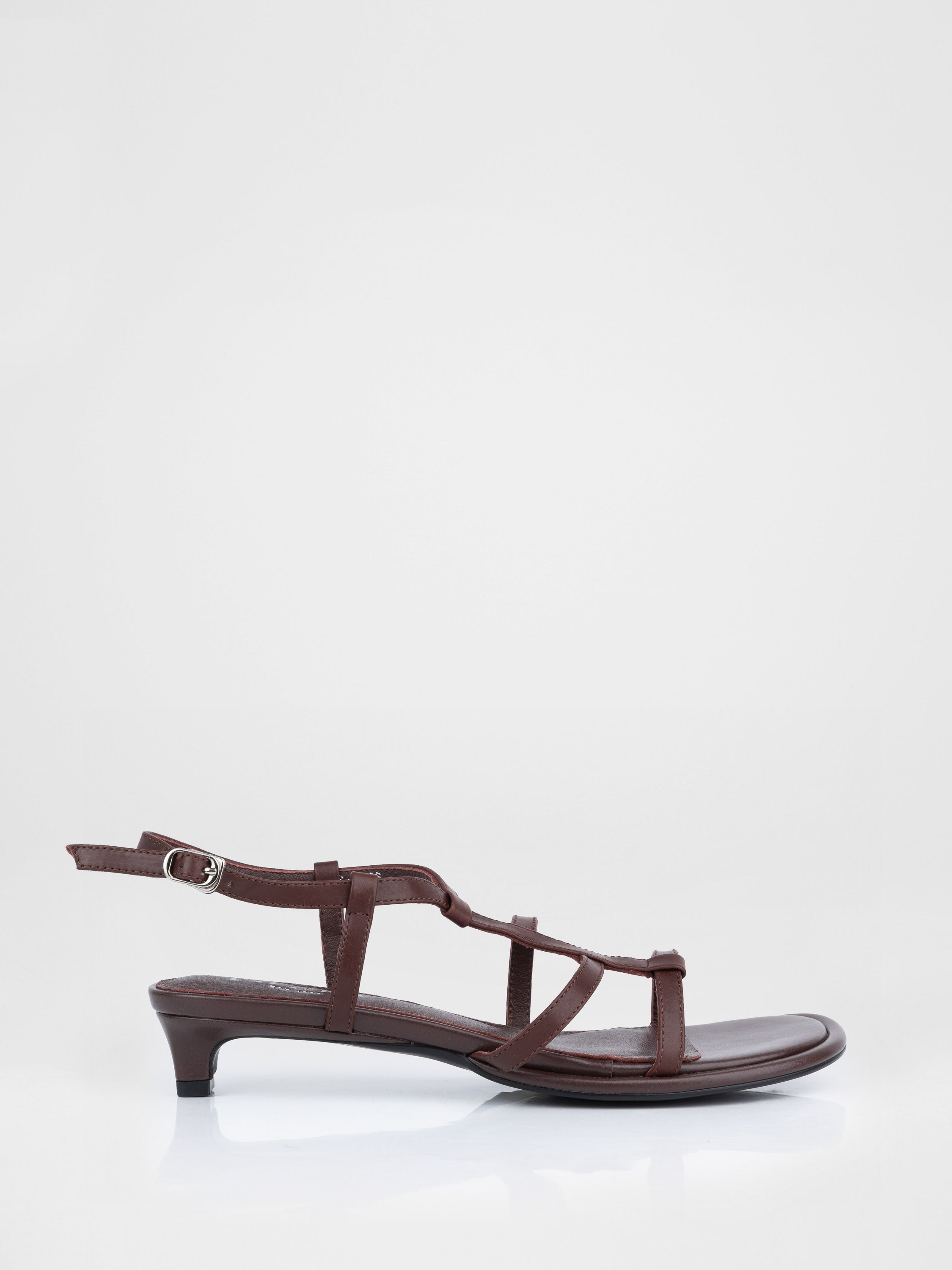 Low-heeled sandals in coffee brown