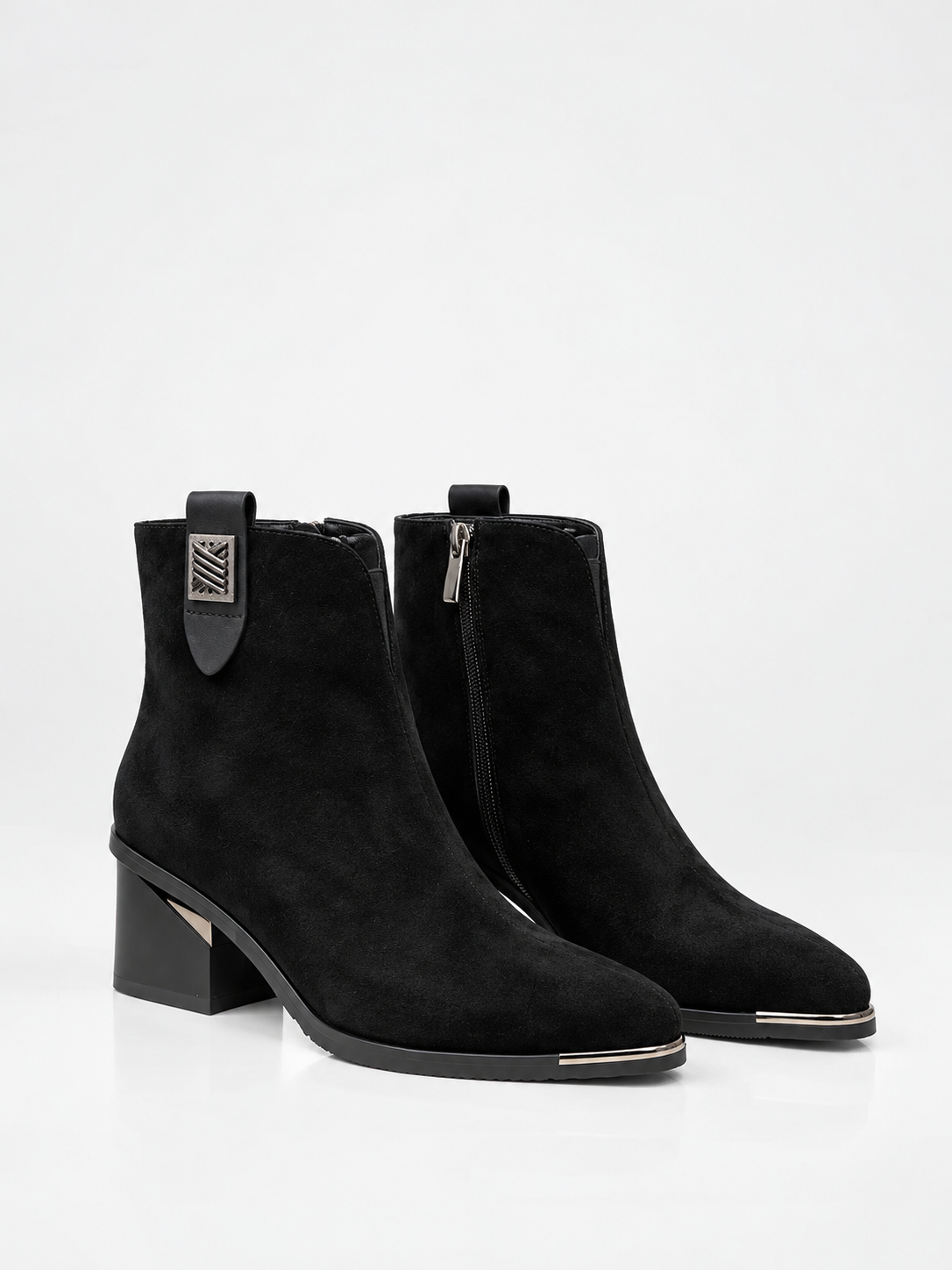 Botines de ante negro con tacón y forro de pelo