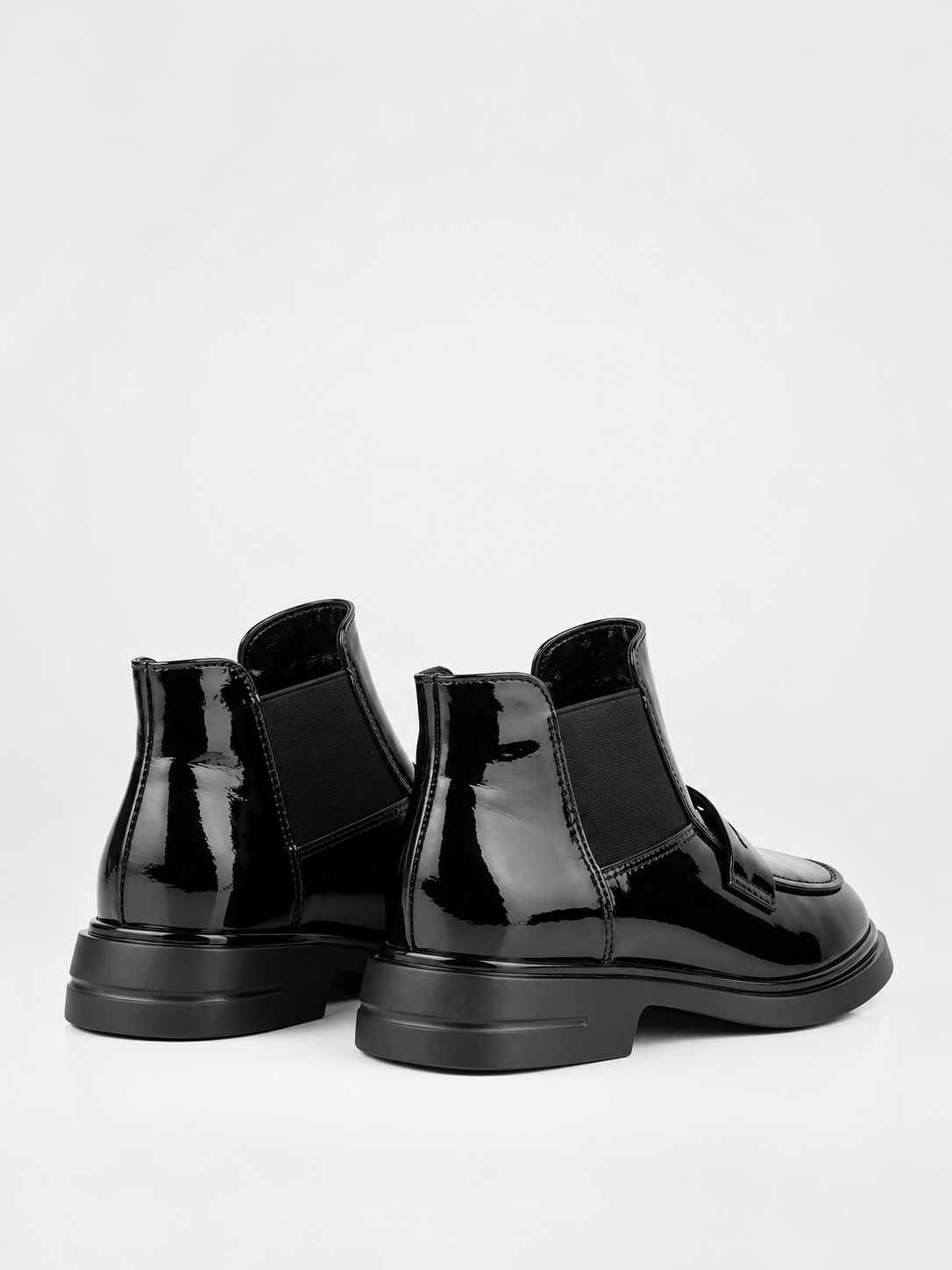 Botines de charol negro