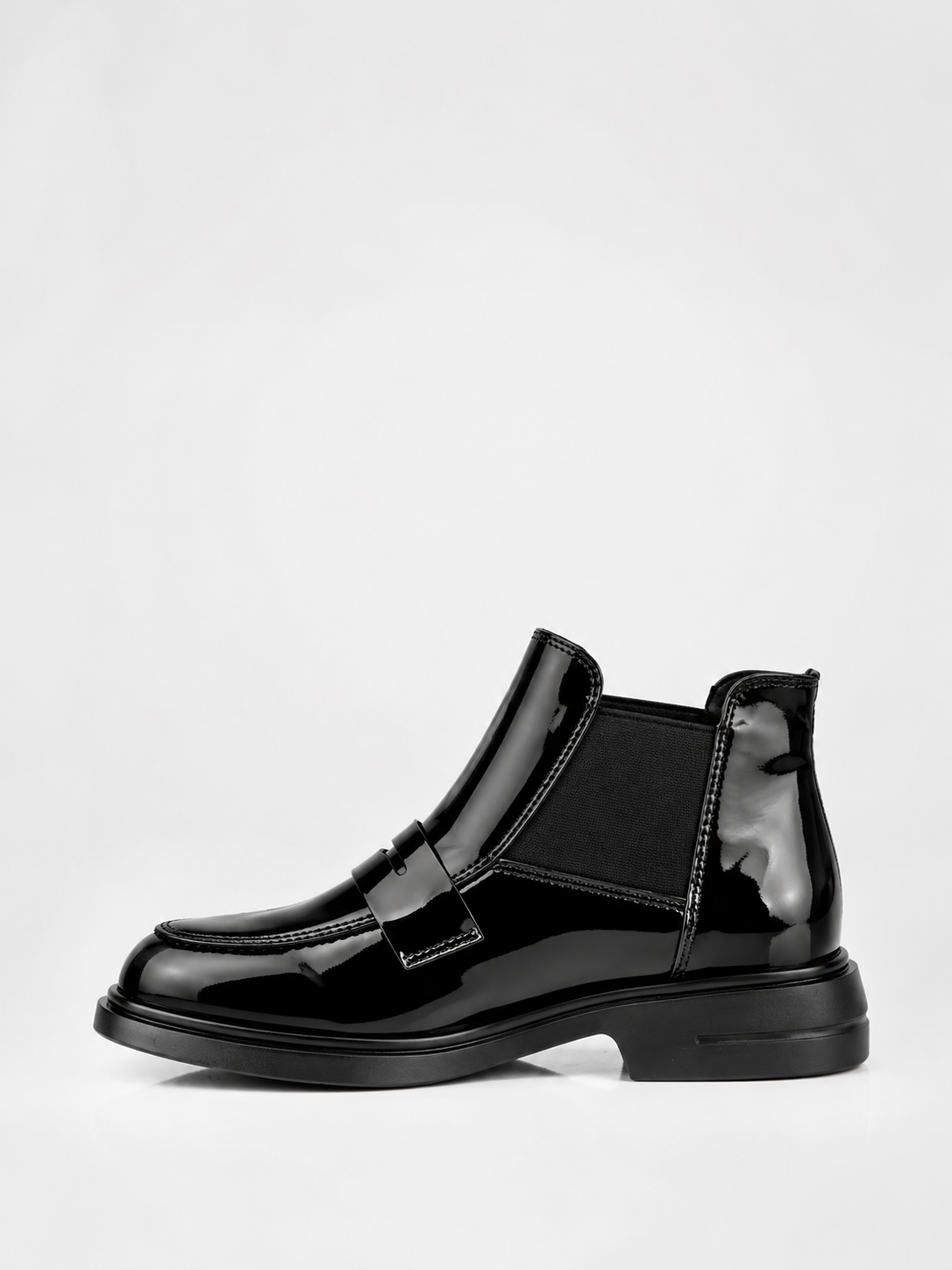 Botines de charol negro