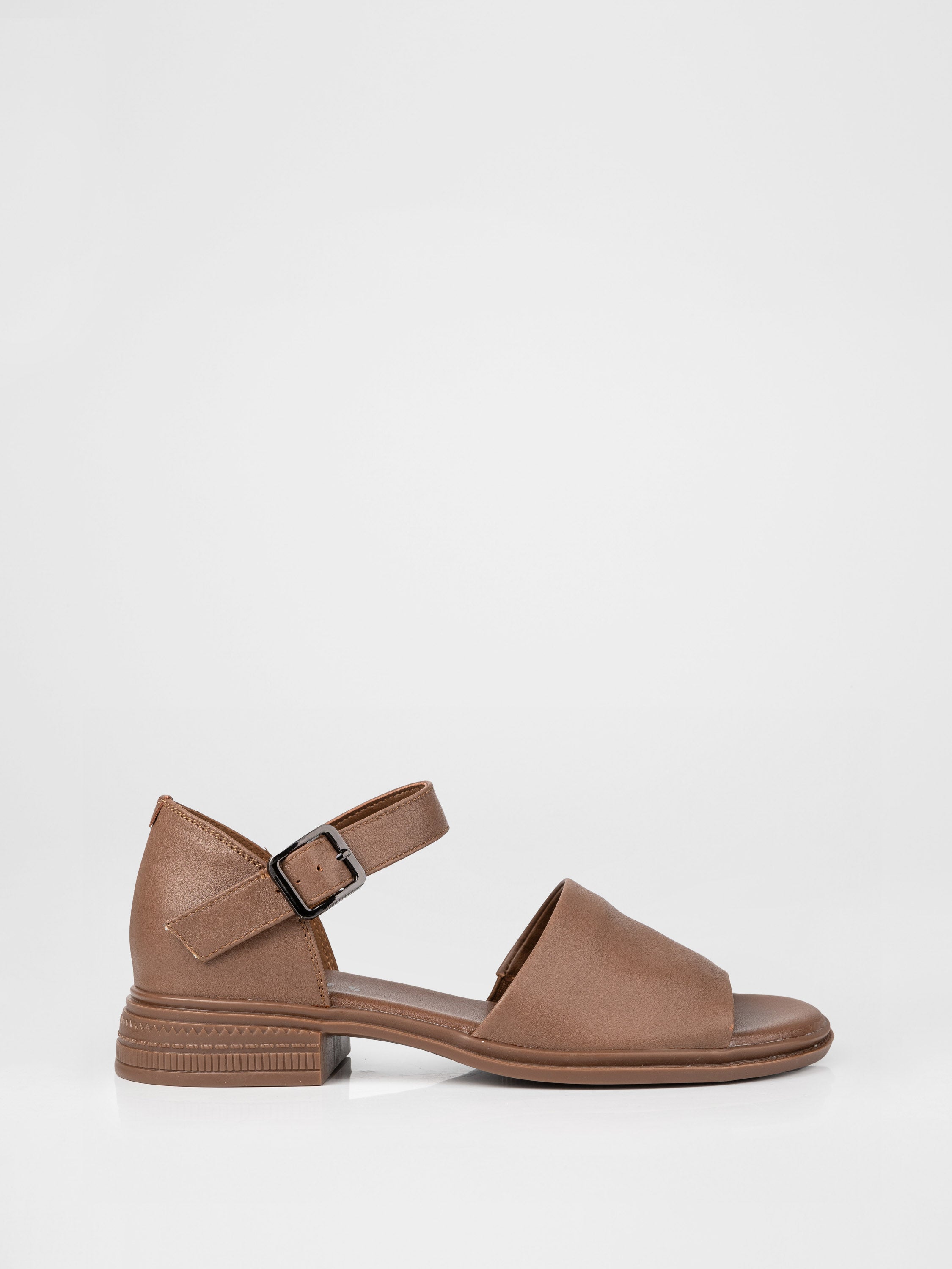 Sandalias de tacón cerrado en color chocolate