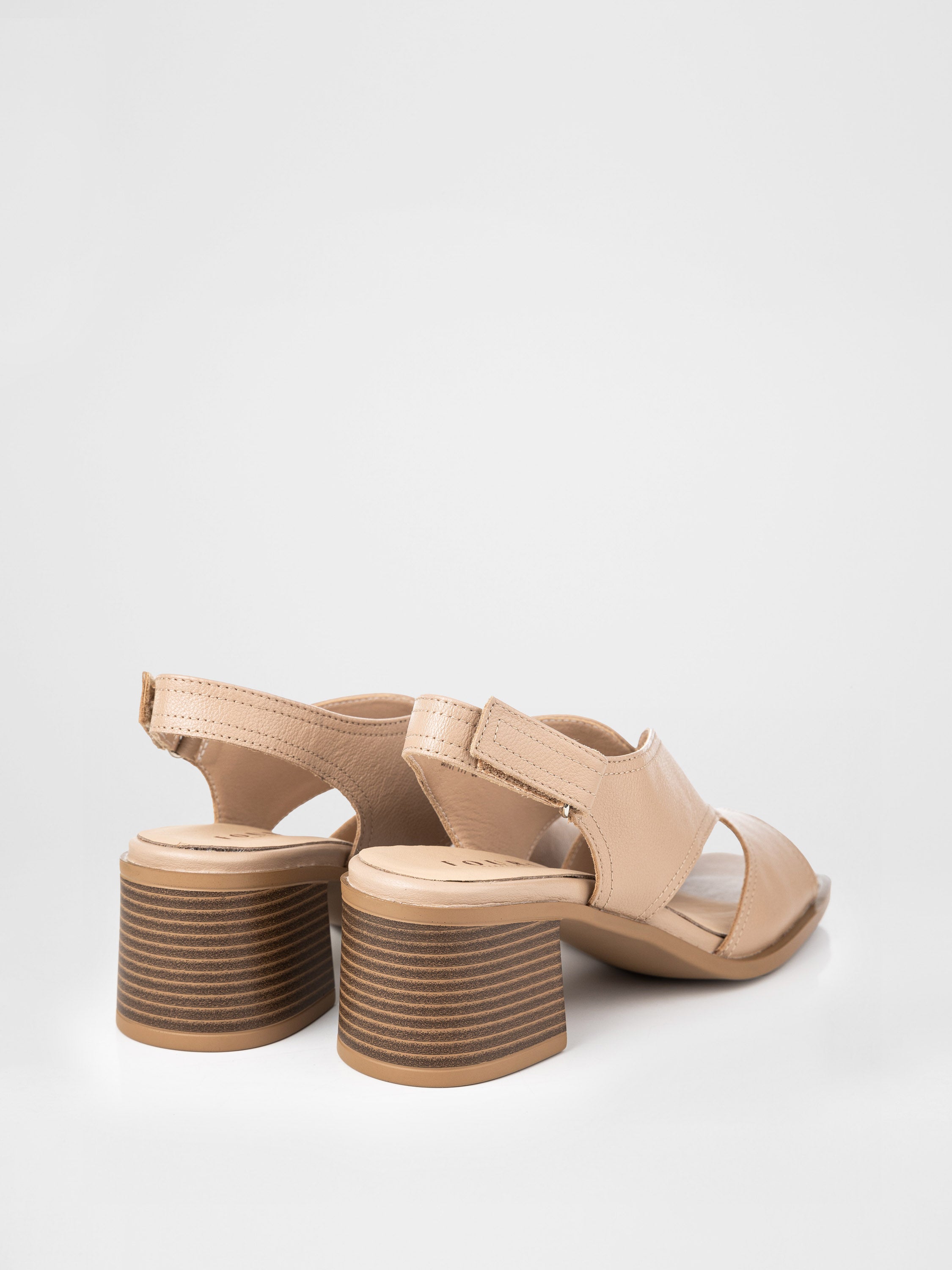 Sandalias de tacón beige