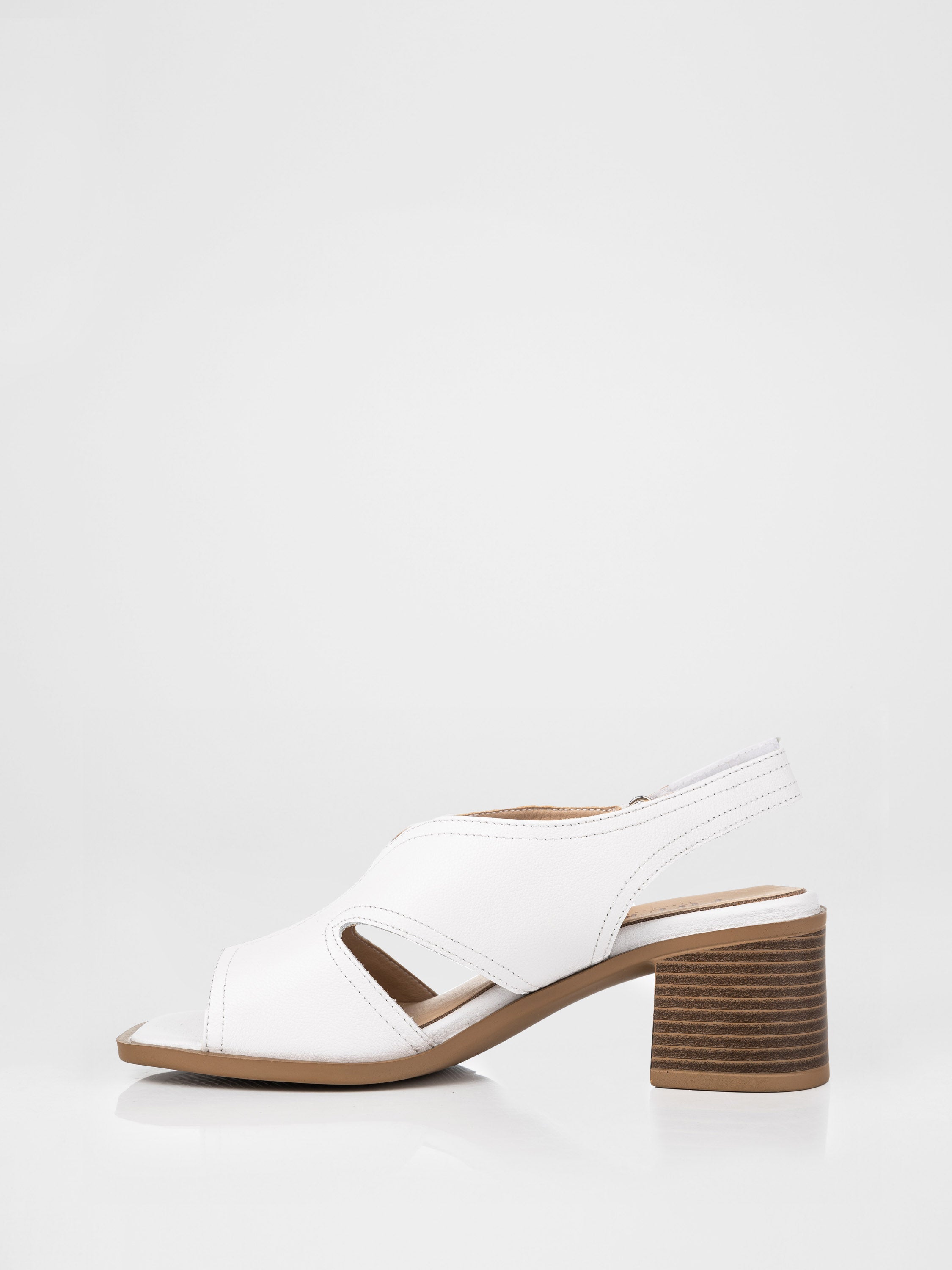 Sandalias de tacón en color blanco