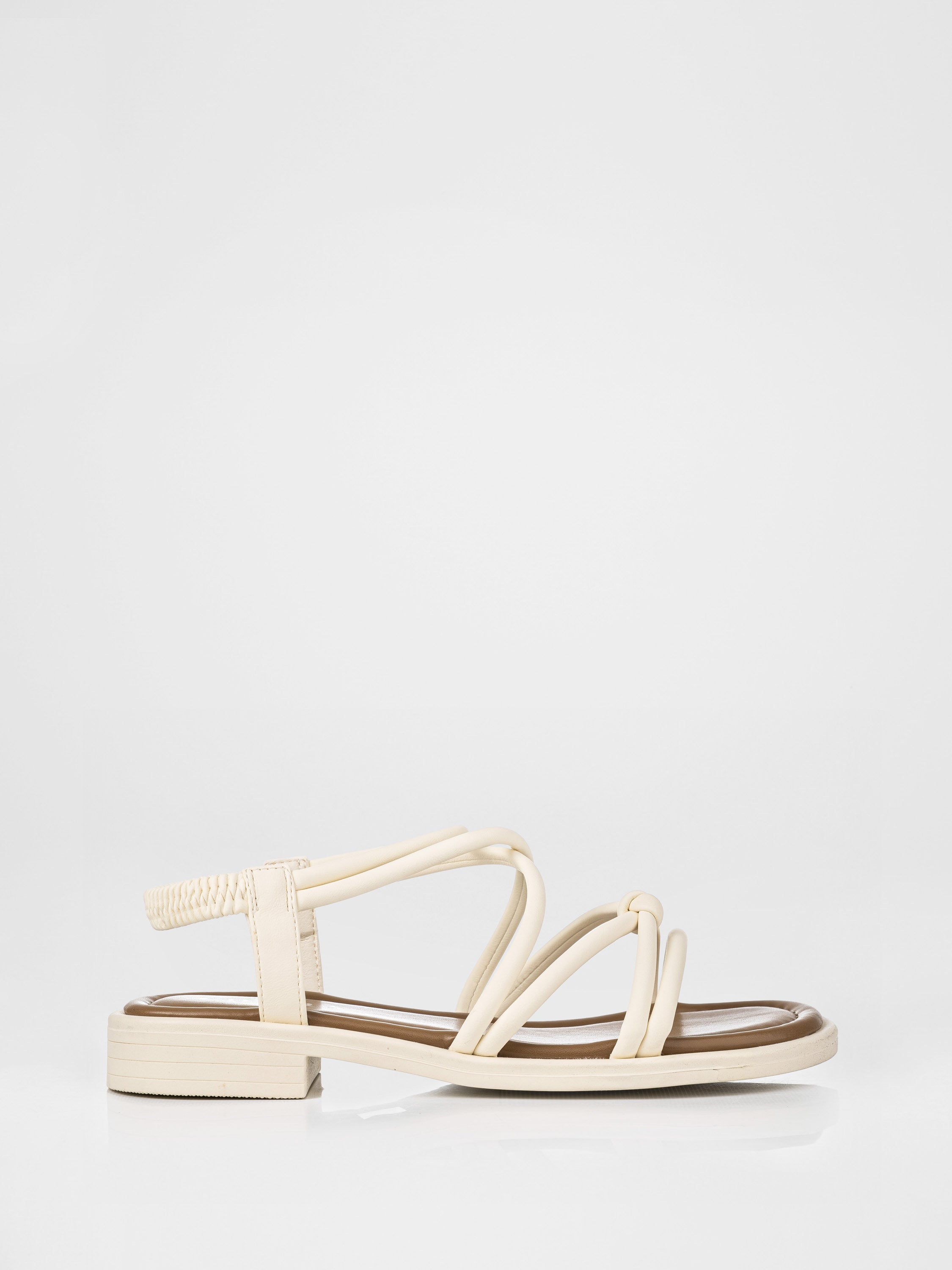 Sandalias en color leche