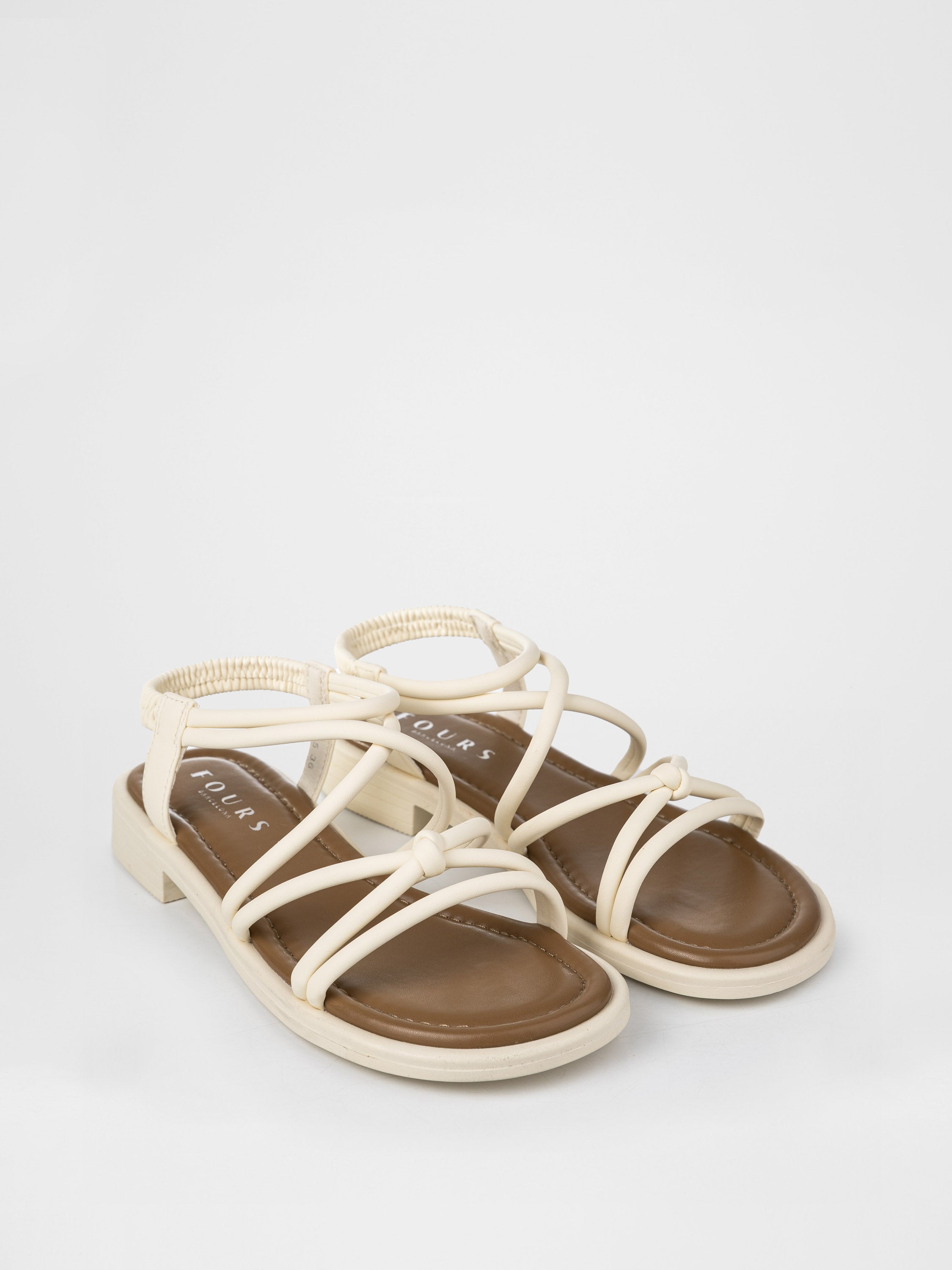 Sandalias en color leche
